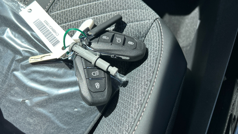 Peugeot 208 1.2 Hybrid 100 Allure 5dr e-DSC6 Petrol Hatchback